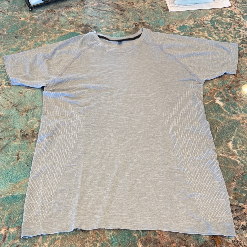 Alphalete men’s gray medium hero seamless Tshirt in smoke bomb